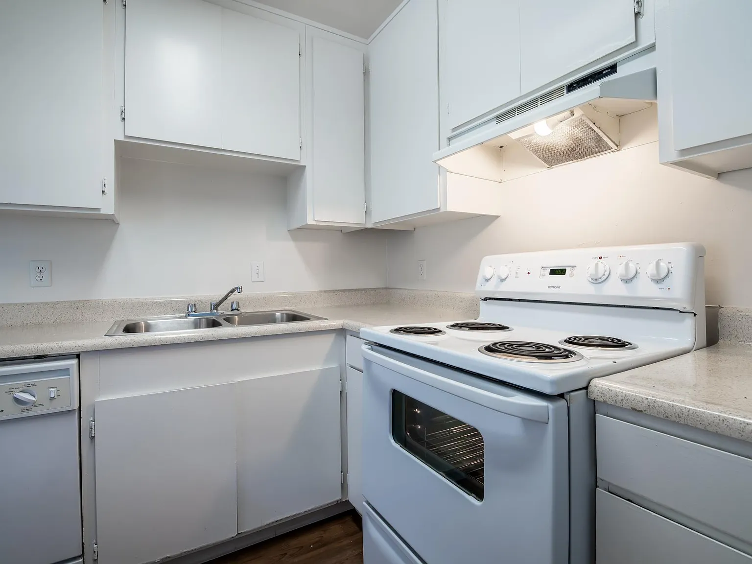 Eastgate Terrace Apartments — Photo 4