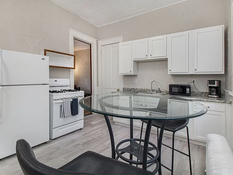 323 Woodward Ave #2 — Photo 5