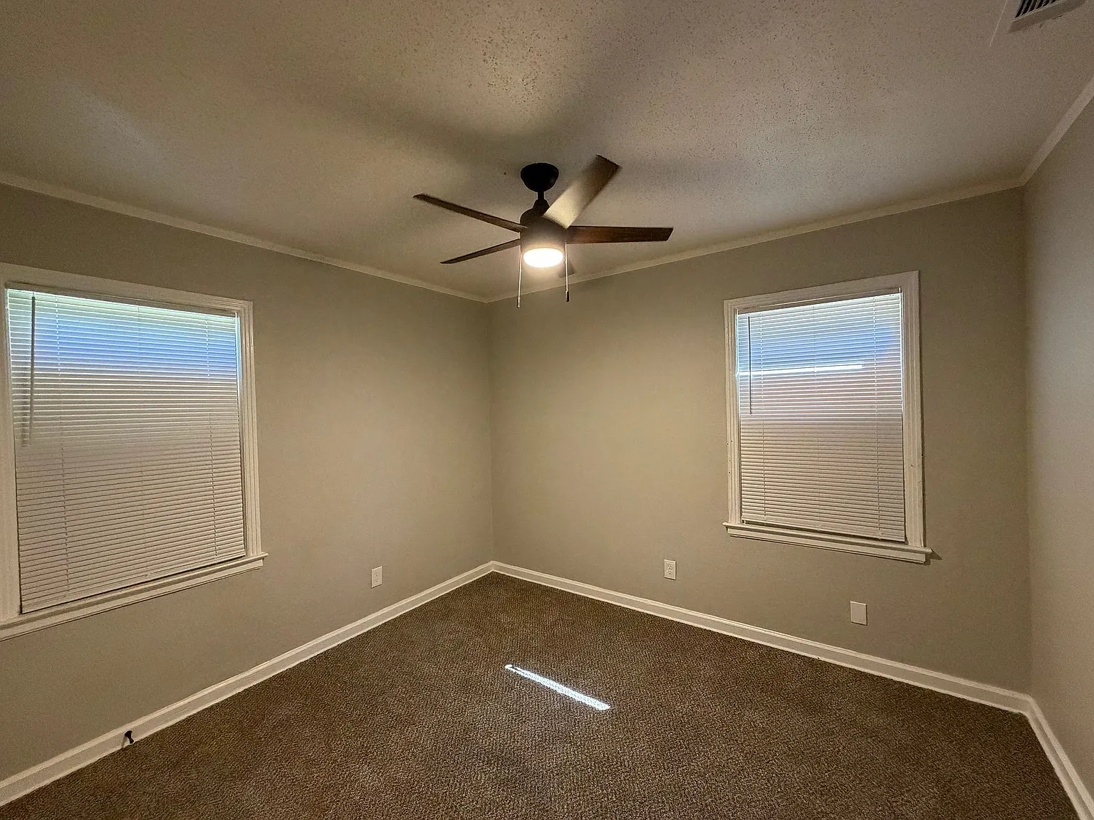 1404 Canfield Ave — Photo 3