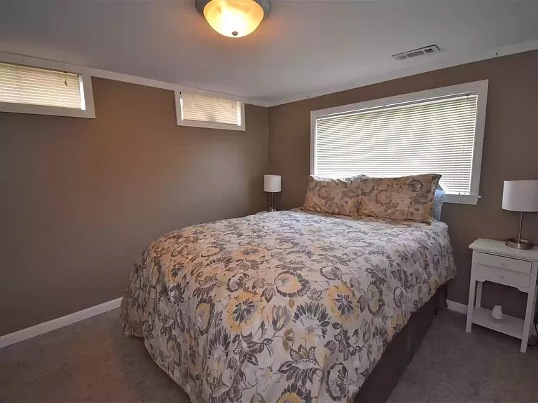 2621 E Edwards Row — Photo 13