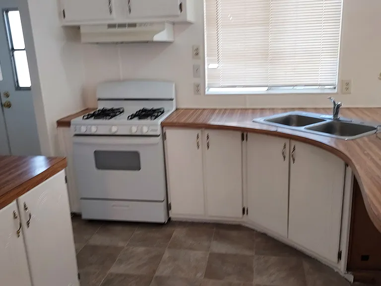 2466 Merrill Ave — Photo 7
