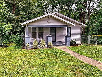 2nd image of 3923 Ivy Ave