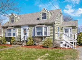 18 Lexington Dr, Beverly, MA 01915