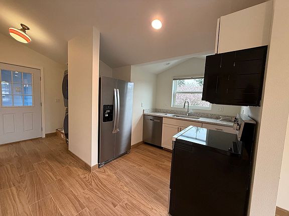 4th image of 10735 SE Holgate Blvd #B