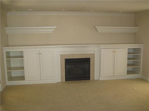 2nd image of 825 Oakwood Ave