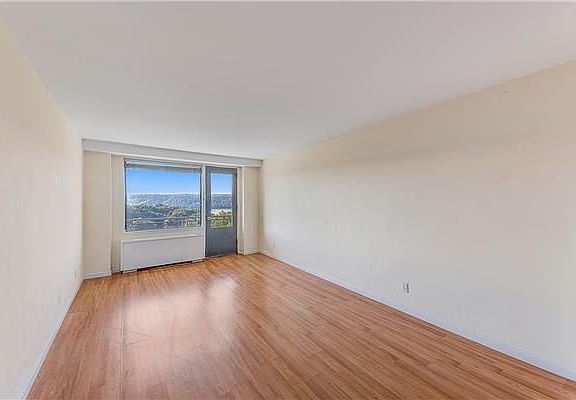 3rd image of 4705 Henry Hudson Pkwy APT 8B