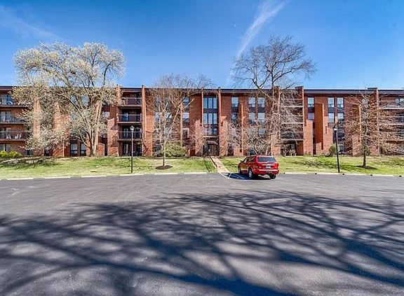 2nd image of 585 Coeur De Royale Dr APT 105