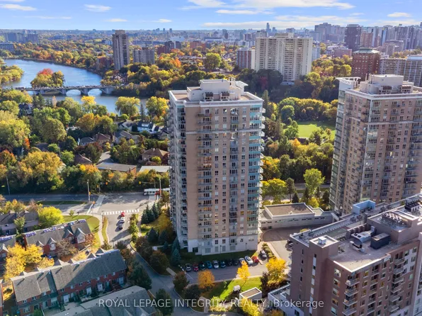 90 Landry St #1208, Ottawa, ON K1L 0A9