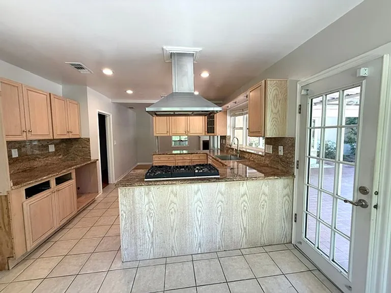4907 Ocean View Blvd — Photo 9