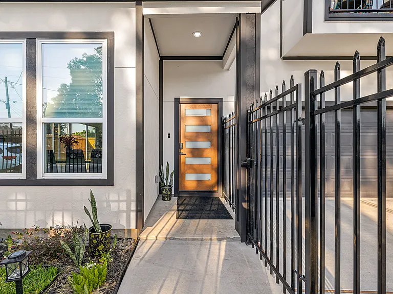 1306 Grove St — Photo 38