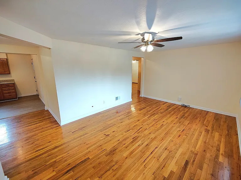 5079 Earlsdale Rd — Photo 3