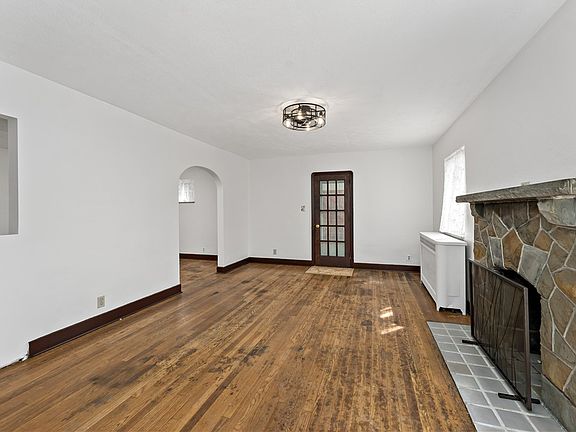 4th image of 3940 Dalewood St