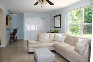 3rd image of 711 W Kalmia Dr