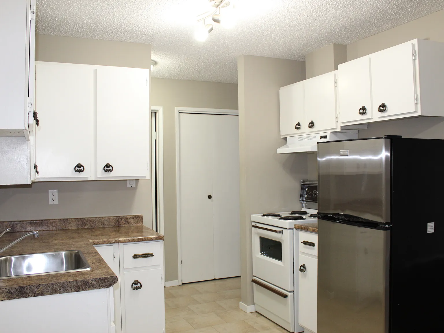 Cardona Place — Photo 2