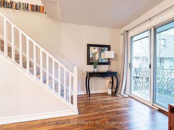 5th image of 100 Henderson Ave #2
