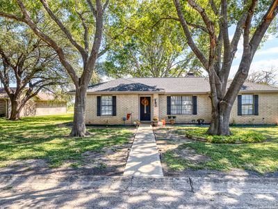 101 S. Bluebonnet Dr., Uvalde, TX, 78801