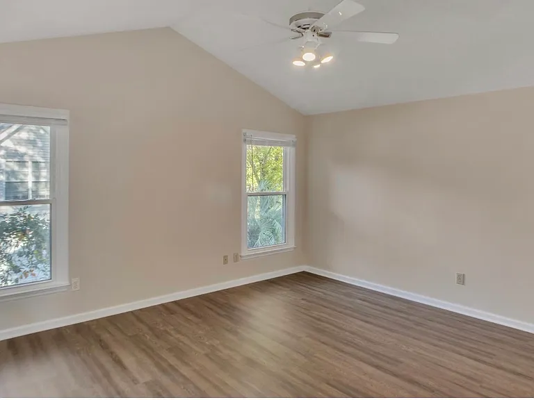 207 Essex Dr — Photo 16