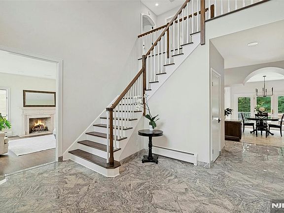 5th image of 527 Lydia Ln
