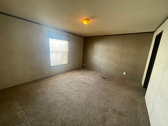 4th image of 213 Lakeshore Cir