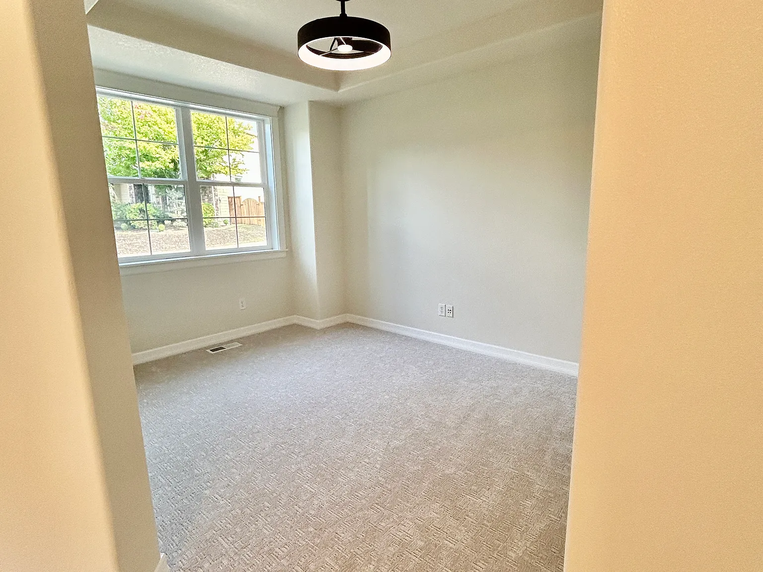 4 bed, 2.5 bath, 3041 sqft, $3,950 — Photo 4