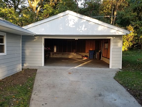 4th image of 109 Birch St