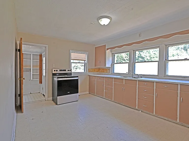 555 Wyoming Ave — Photo 21