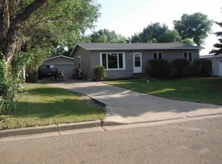 915 24th Ave NW, Minot, ND 58703