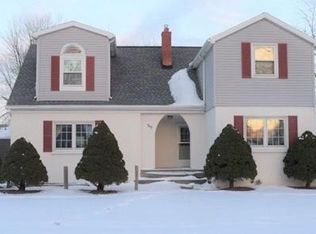 25 Pleasant St, Cheektowaga, NY 14225