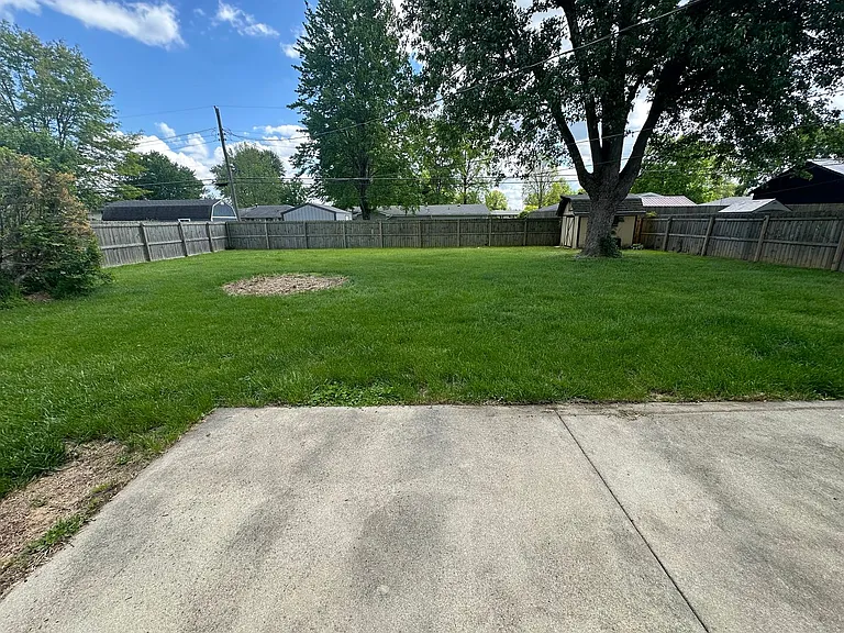2063 W Highland Ln — Photo 16