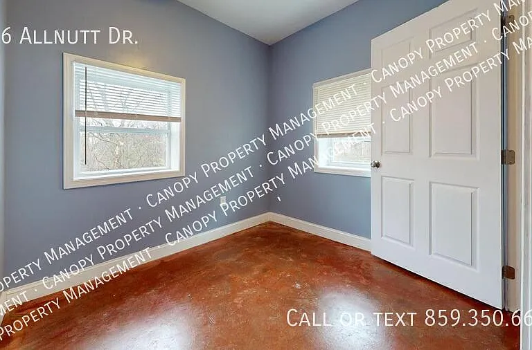 136 Allnutt Dr — Photo 3