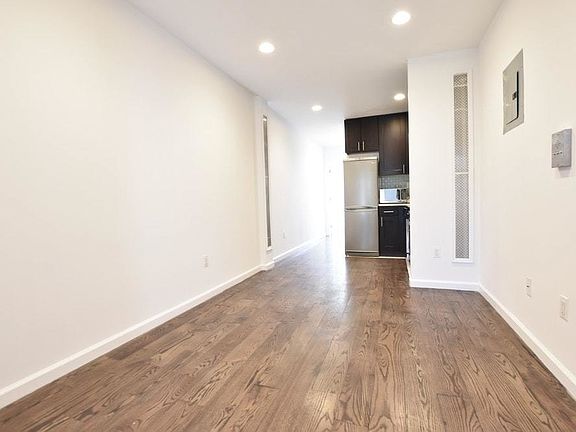 3rd image of 32 Garnet St APT 3