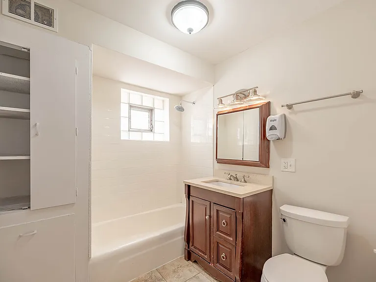 2110 N Avers Ave #1 — Photo 4