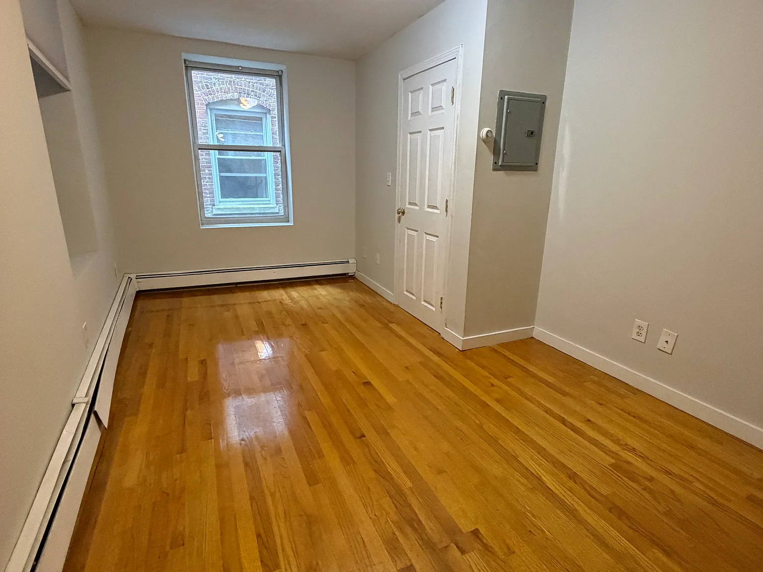 1 bed, 1.0 bath, $2,375 — Photo 4