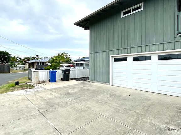 3rd image of 108 Maluniu Ave APT B