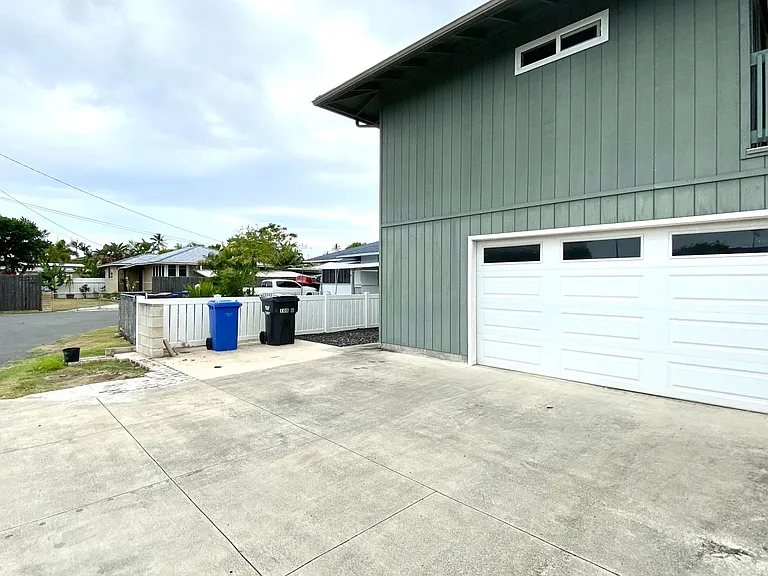 108 Maluniu Ave #B — Photo 3