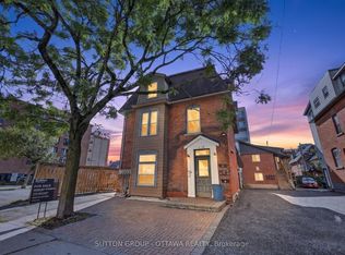 438 Lewis St, Ottawa, ON K2P 0T3