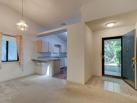 5th image of 611 Parque Dr