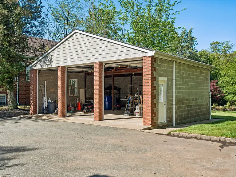 186 W Northfield Rd — Photo 34