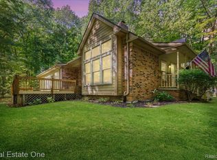 10275 Ortonville Rd, Clarkston, MI 48348