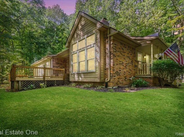 10275 Ortonville Rd, Clarkston, MI 48348