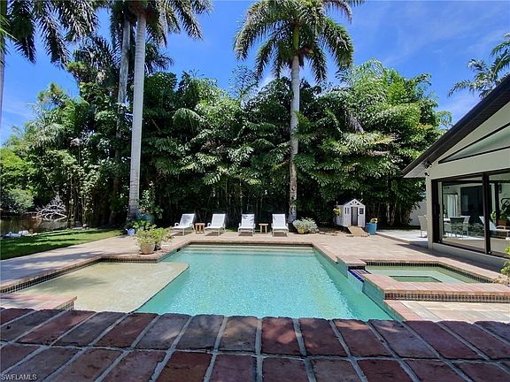 3rd image of 1031 Diana AVE
