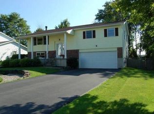 7 Petalas Dr, East Greenbush, NY 12061