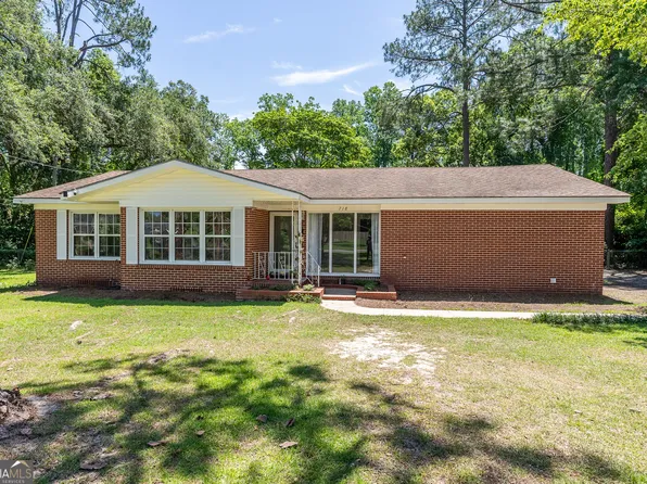 718 Jackson St, Blackshear, GA 31516