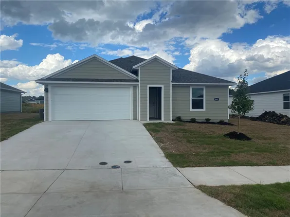 960 Hudson St, Prairie Grove, AR 72753