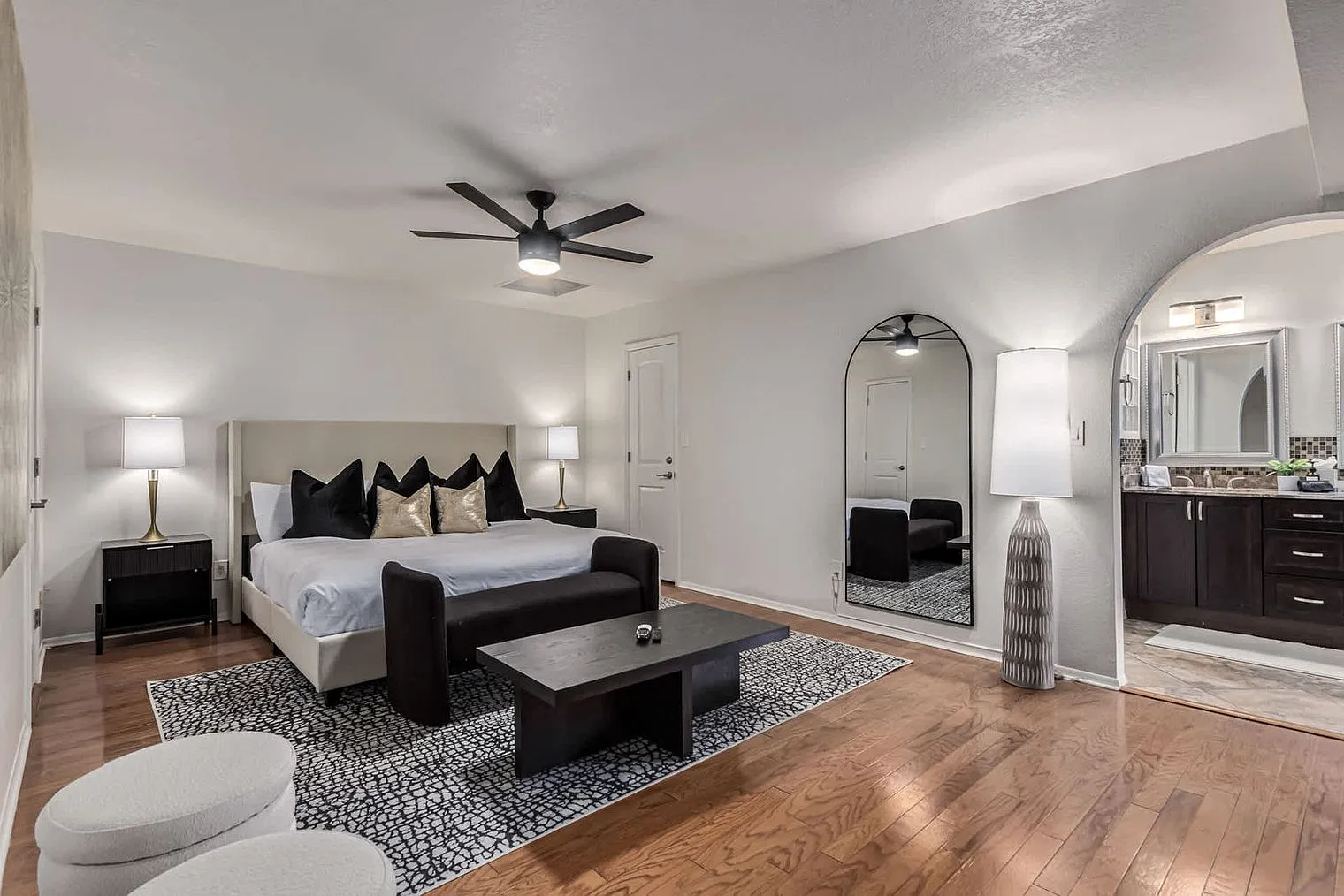 4 bed, 2.0 bath, 2497 sqft, $14,169 — Photo 3