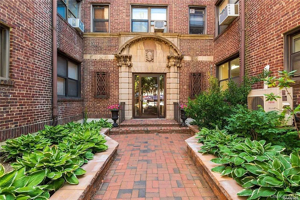 1 bed, 1.0 bath, 650 sqft, $3,500 — Photo 1