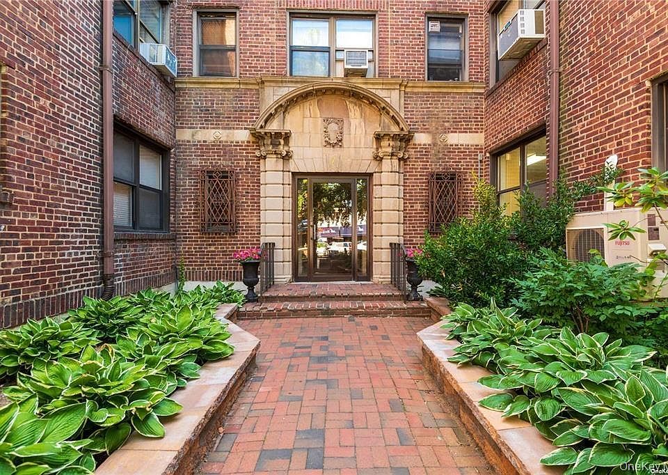 1st image of 7 Bond St APT 3B