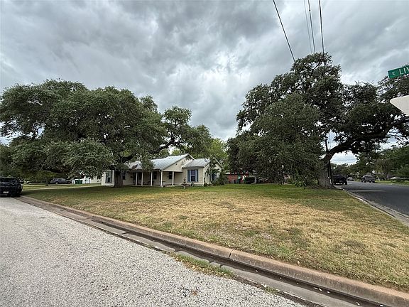2nd image of 231 E Live Oak St #A