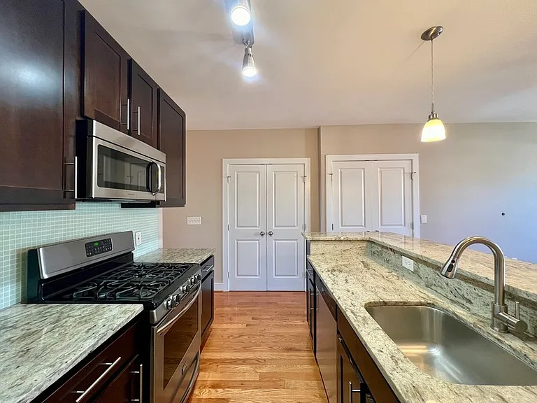 1353 Adams St NE #3 — Photo 4