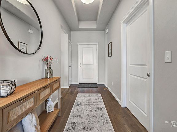 5th image of 429 Southwood Ave W